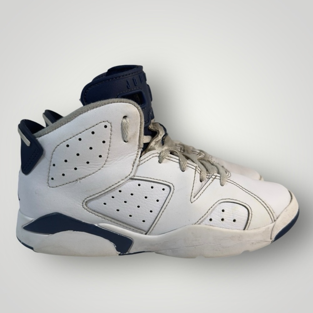 Kids Nike Air Jordan 6 Retro size 2.5Y
